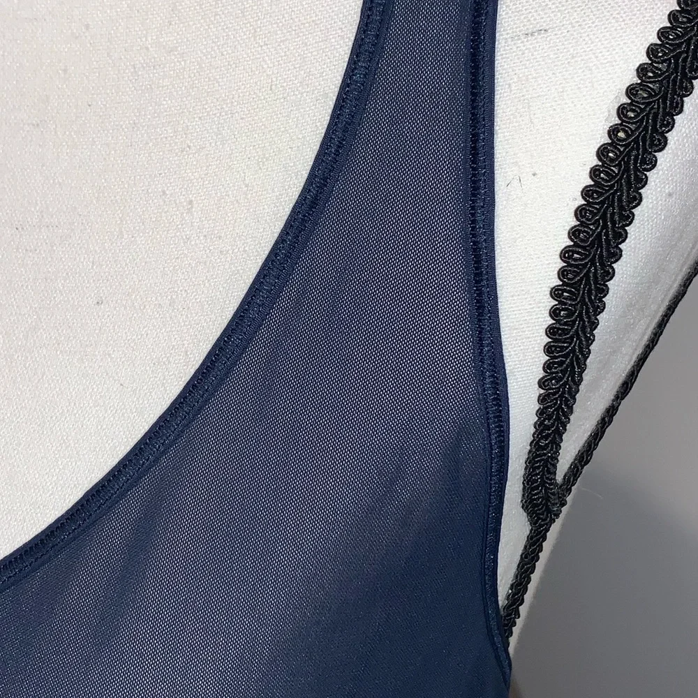 LULULEMON Athletica women’s criss cross navy top size large 10 12 - Picture 8 of 9